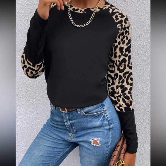 Leopard print contrast sleeve top - Picture 5 of 10